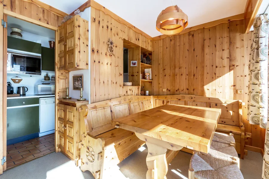 Elegant alpine apartment with panoramic Solaise views and sunny balconies photo 3