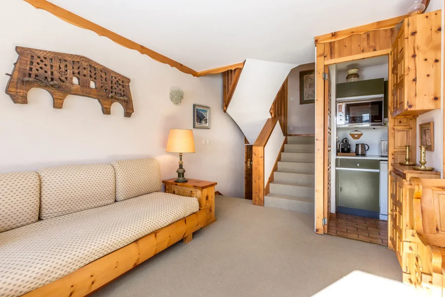 Elegant alpine apartment with panoramic Solaise views and sunny balconies photo 4