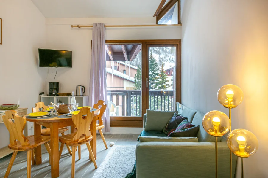 Bright contemporary studio with a sunny balcony and alpine charm photo 2