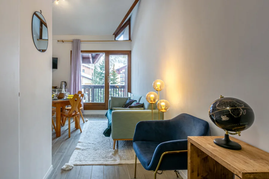 Bright contemporary studio with a sunny balcony and alpine charm photo 5
