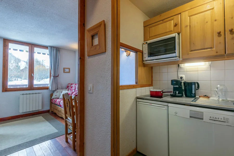 Compact studio in great location photo 5