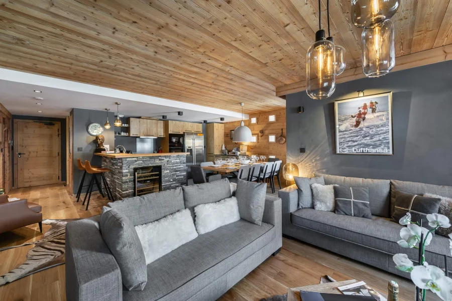 Modern and authentic four-bedroom apartment photo 4