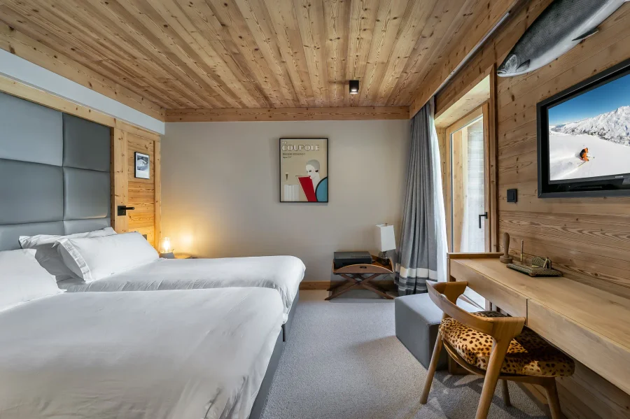 Modern and authentic four-bedroom apartment photo 5