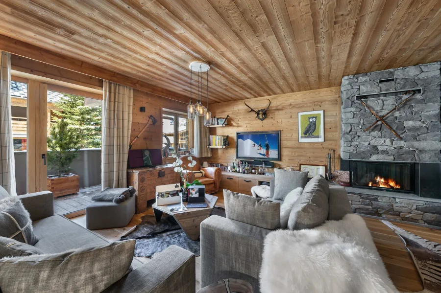 Modern and authentic four-bedroom apartment photo 2