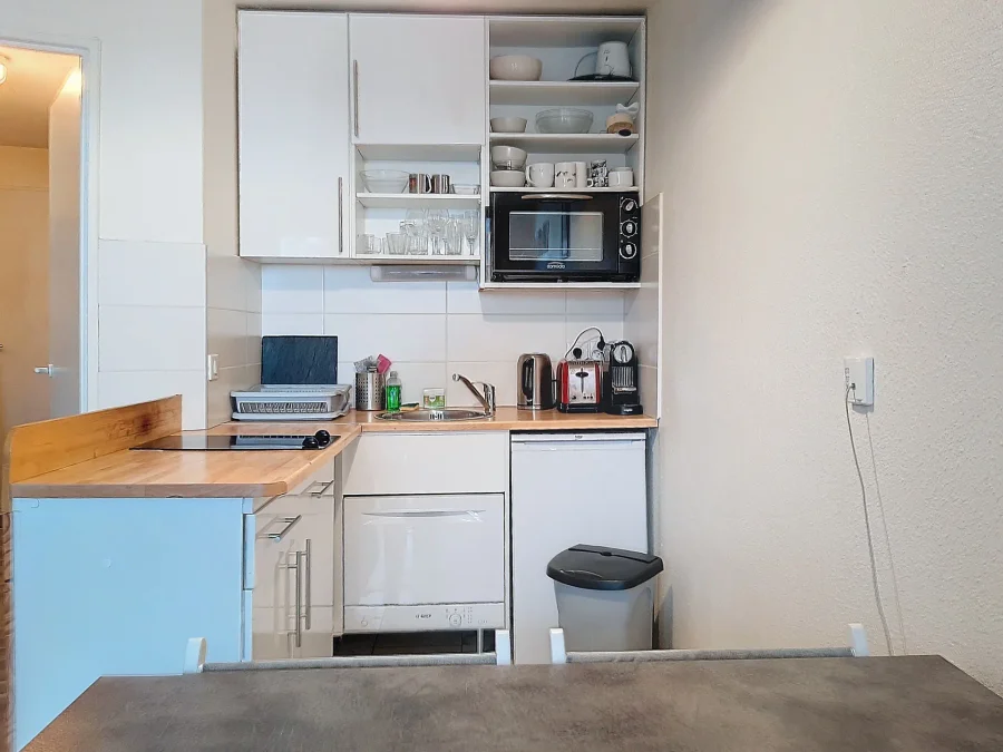 Convenient one-bedroom apartment photo 5