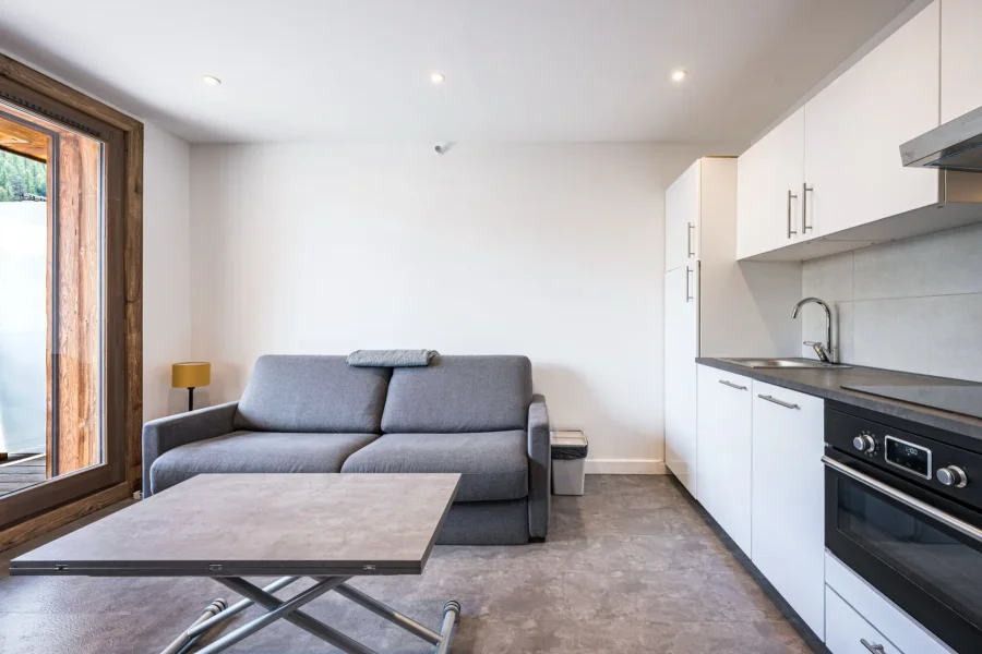 Ski-in-ski-out studio apartment for four in resort centre photo 5