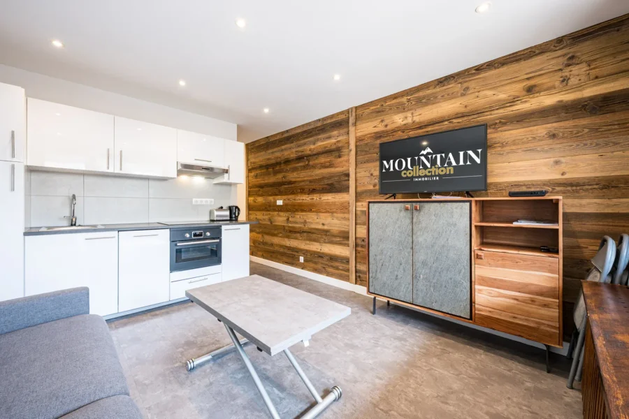 Ski-in-ski-out studio apartment for four in resort centre photo 2