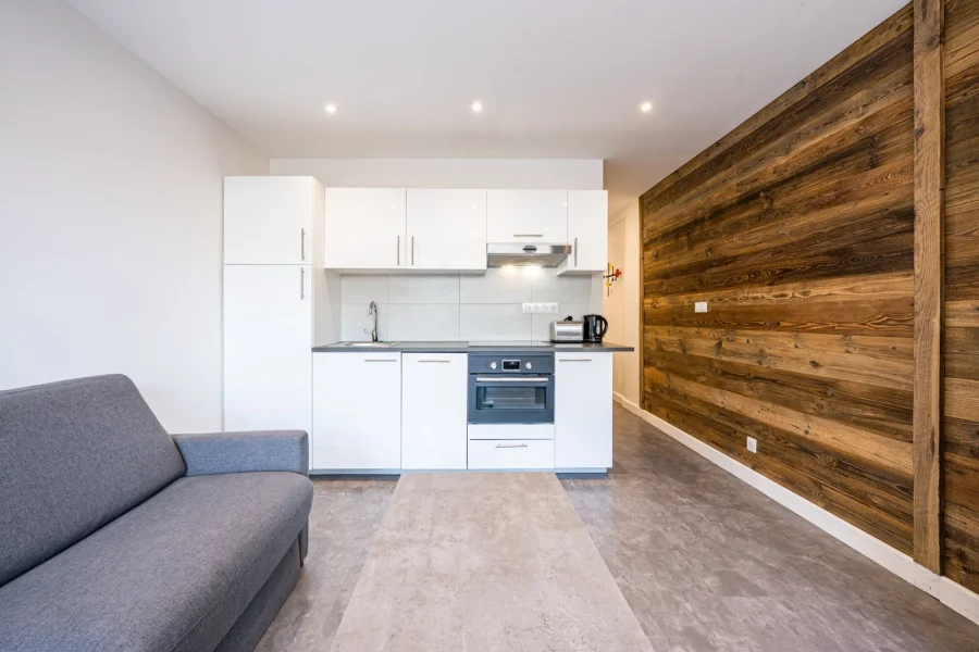 Ski-in-ski-out studio apartment for four in resort centre photo 4