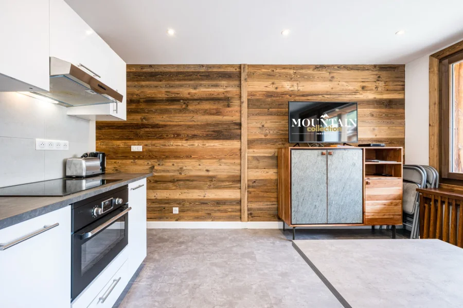 Ski-in-ski-out studio apartment for four in resort centre photo 3