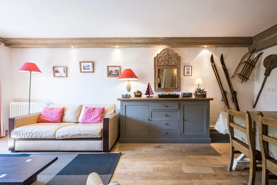 Charming and authentic apartment in quiet district photo 2