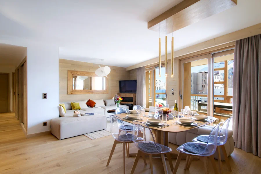 Spacious apartment for eight with pool access photo 2