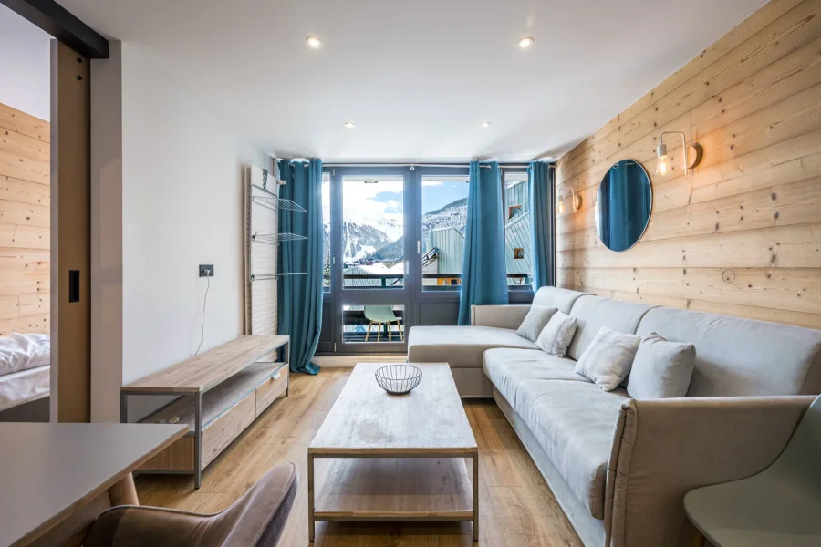 Charming slope-side studio with sunny balcony and cozy cabin photo 2