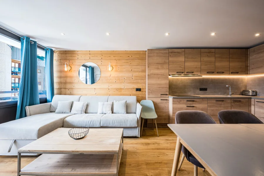 Charming slope-side studio with sunny balcony and cozy cabin photo 3