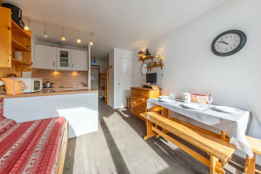 Renovated Ski-In Studio with Balcony and Mountain Views photo 2