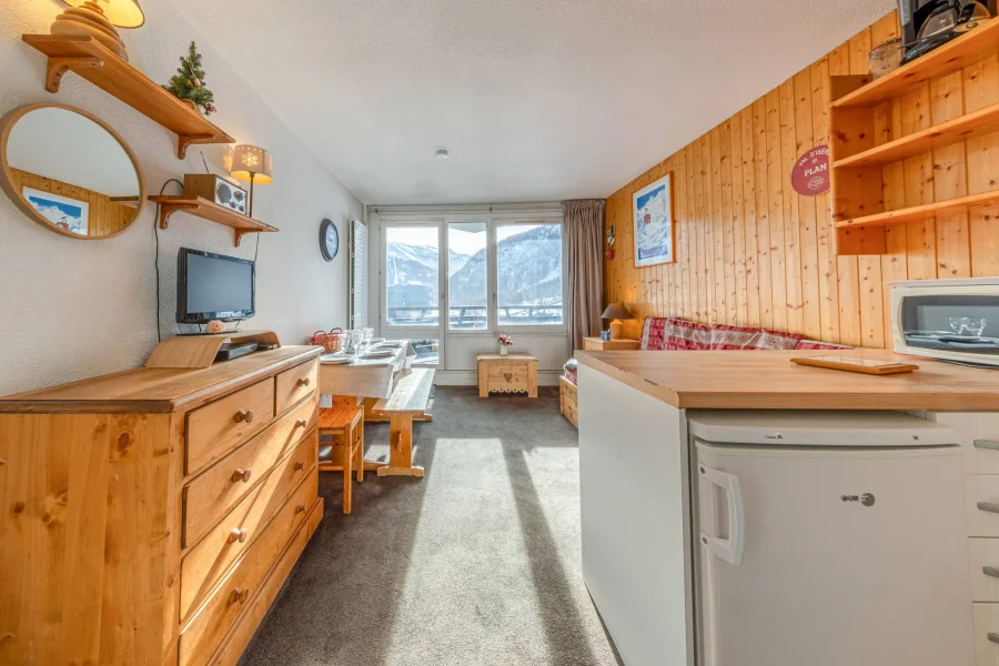 Renovated Ski-In Studio with Balcony and Mountain Views photo 4