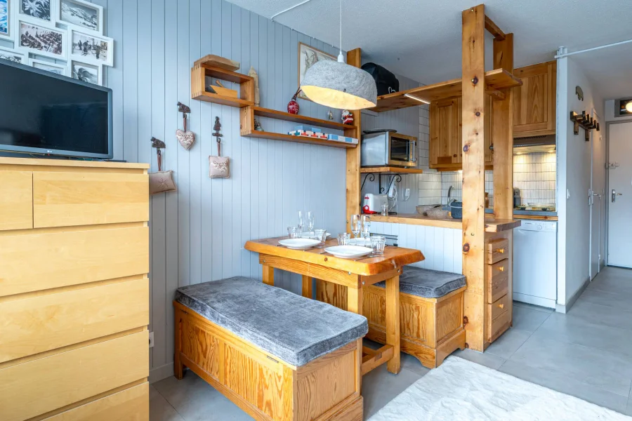 Ski-in ski-out apartment for four with a south-facing balcony photo 2