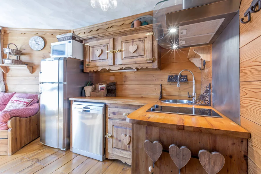 Charming studio with south-facing balcony offering lovely village views photo 4