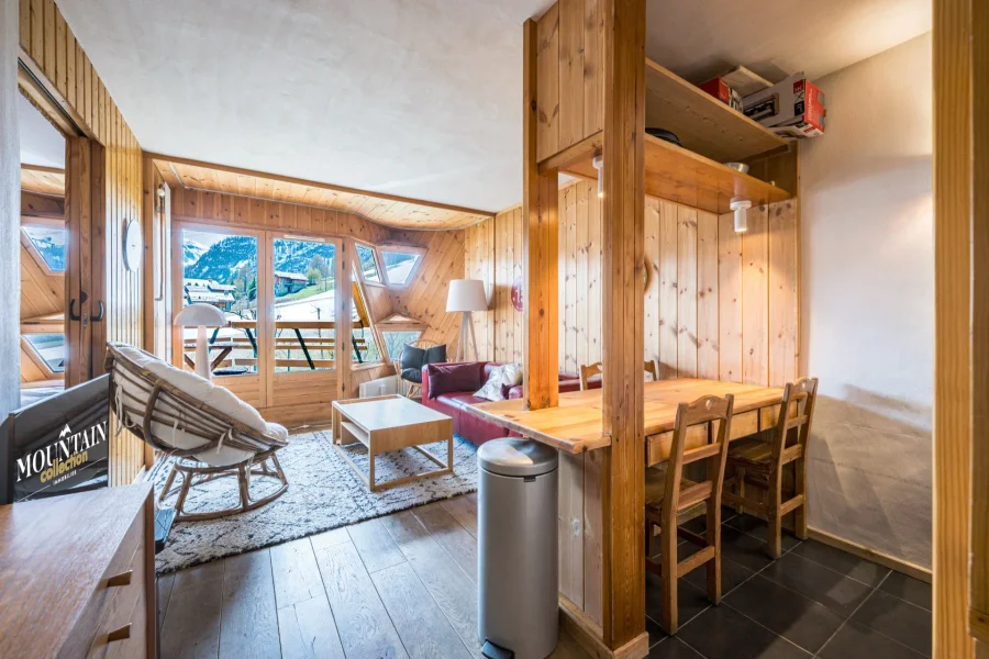 Ski-in ski-out two bed apartment for four photo 2