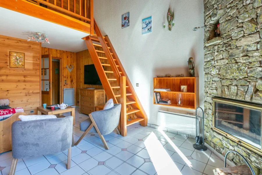Spacious apartment with rustic charm photo 2