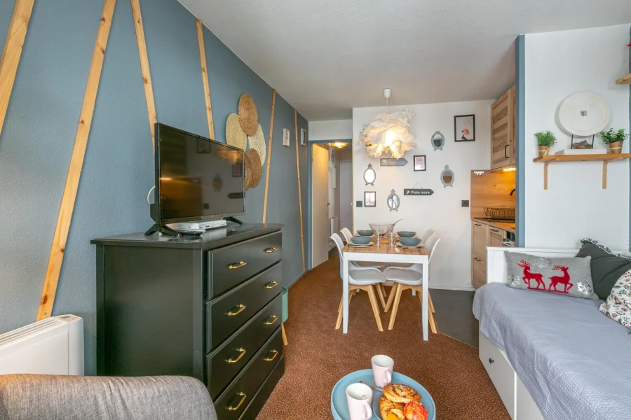 Cute studio with a South facing balcony and views over the slopes photo 4