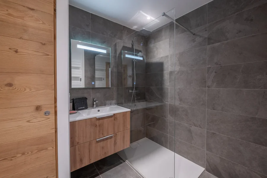 Brand new apartment in a high standarding condo photo 5